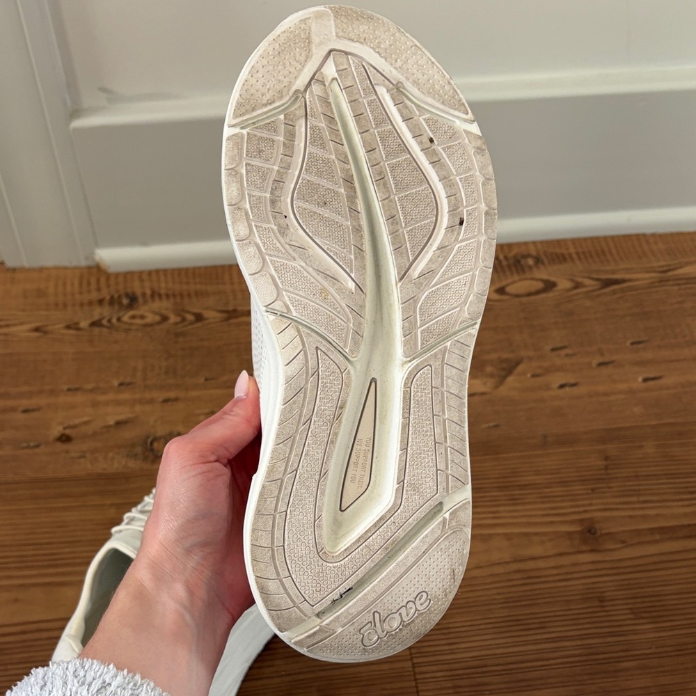 Clove White Women’s Classic Sneakers in Brilliant White - Picture 9 of 11